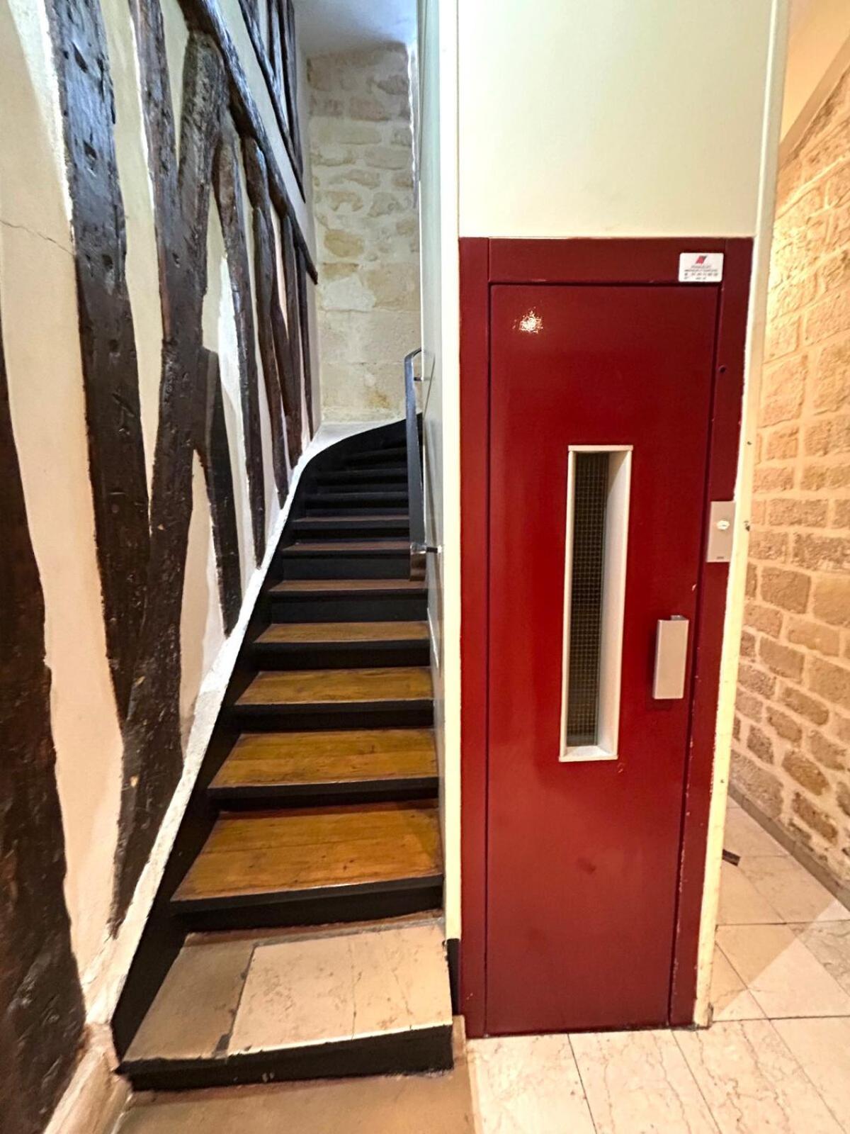 Large - Heart Of Apartment